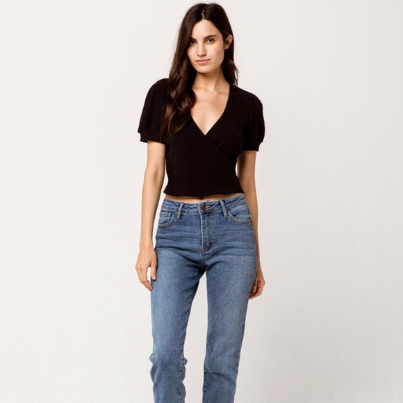 🎀 3/$15 🎀 Ivy and Main ribbed crop top - Picture 3 of 4